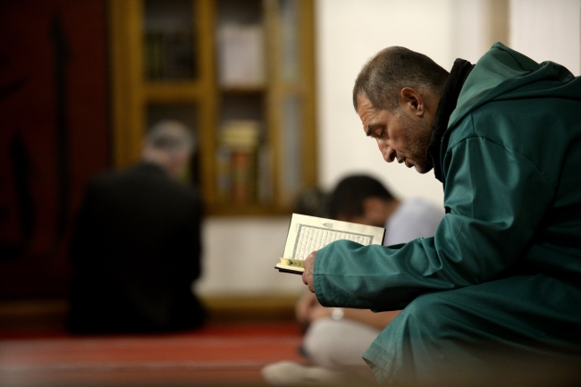 Dünyada ilk teravih namazı coşkusu